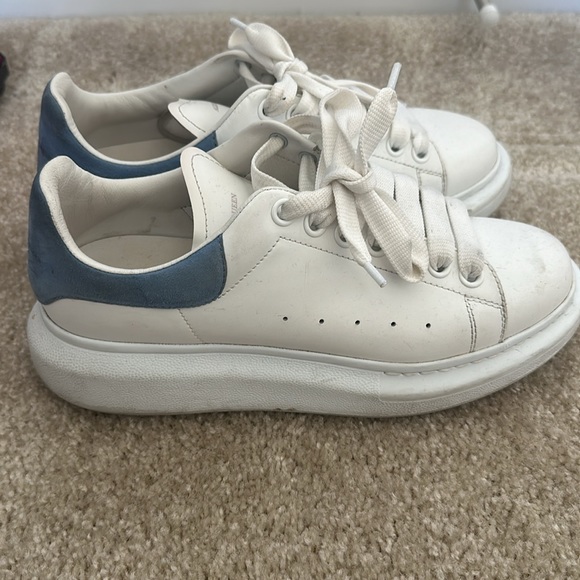 Authentic Alexander McQueen sneaker. Great condition! - Picture 3 of 4